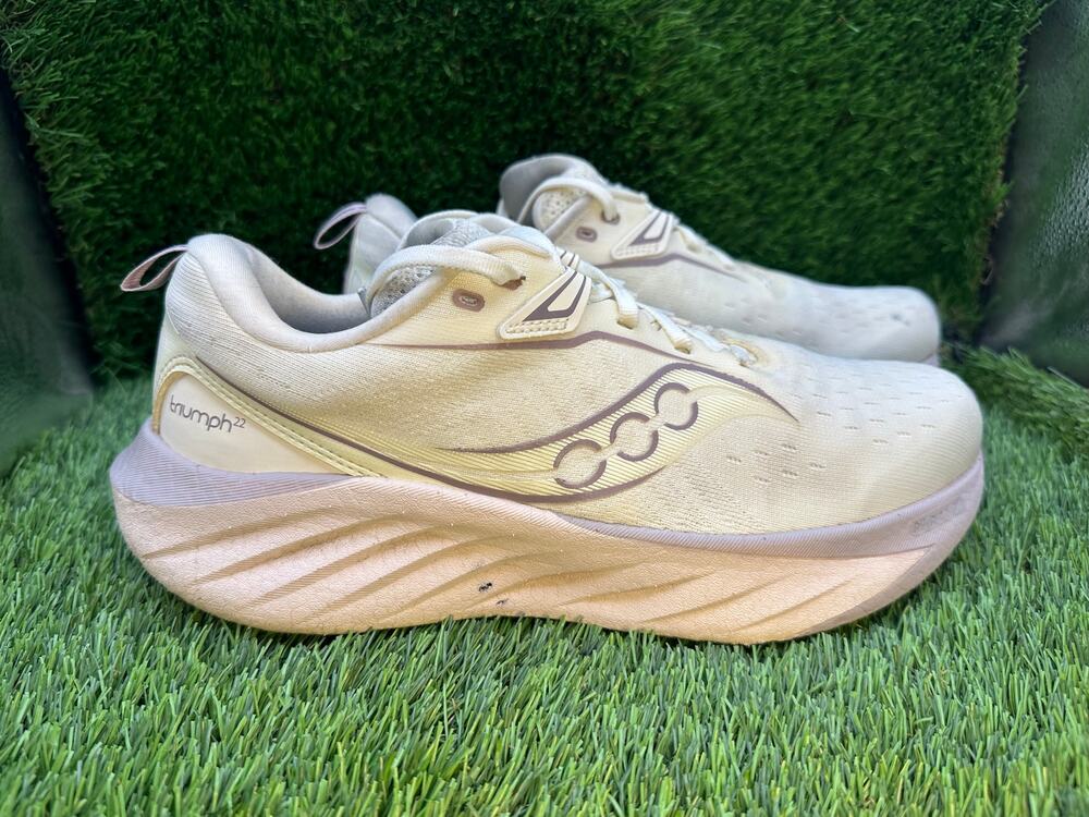 Saucony Triumph 22 S10964-145 Athletic Sneaker Women's 10 Beige Mesh Gym Running
